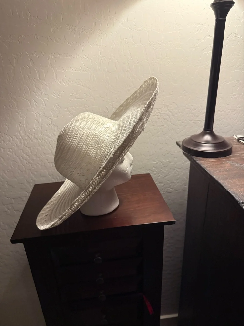Elegant Wide-Brim Straw Sun Hat in Cream - Unbranded
